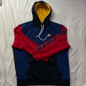 Tommy Hilfiger Multi Color Hoodie + 4 shirts
